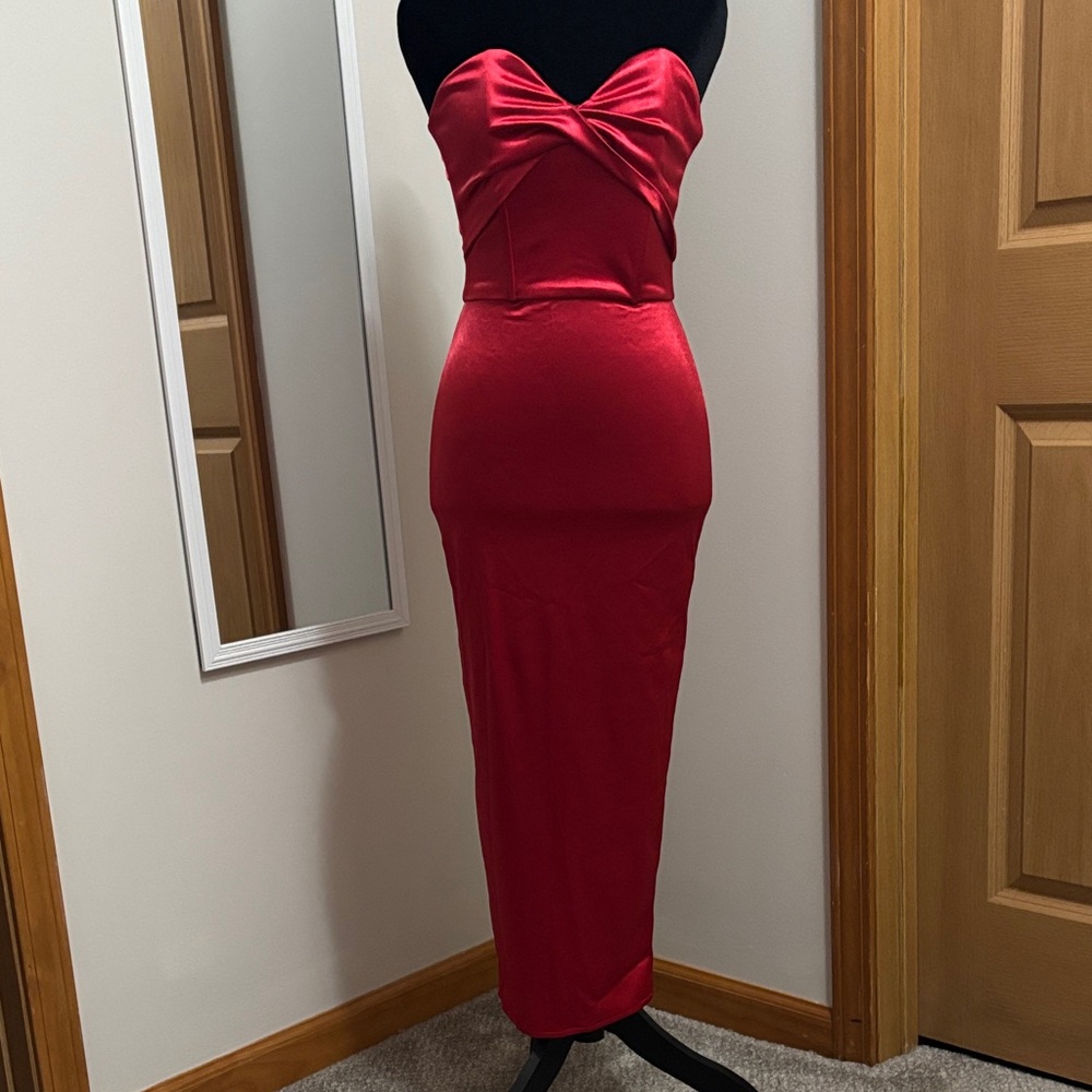 Elegant Red Strapless Dress